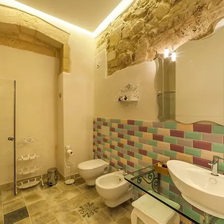 La Luna In Cortile Oda ve Kahvaltı 4*