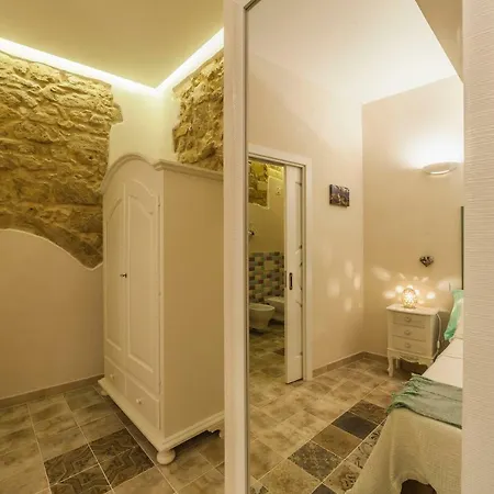 La Luna In Cortile 4*