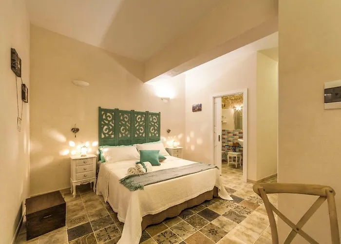 Oda ve Kahvaltı La Luna In Cortile Lecce