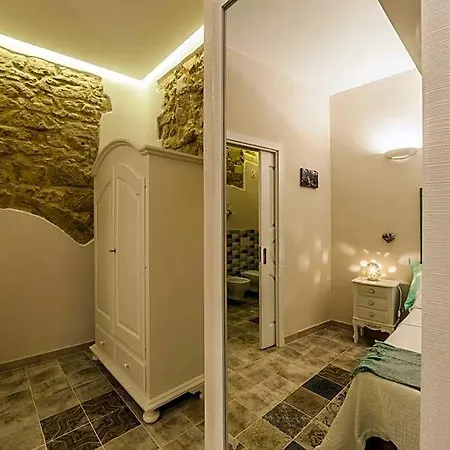 La Luna In Cortile Bed and Breakfast 4*