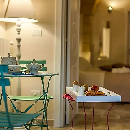 La Luna In Cortile Bed and Breakfast Λέτσε