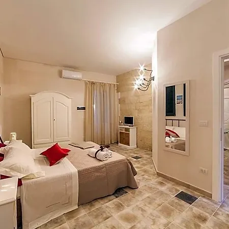 La Luna In Cortile 4* Λέτσε
