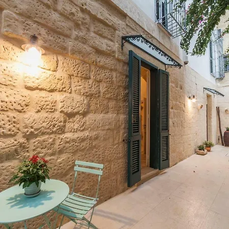 La Luna In Cortile Couette-café Lecce