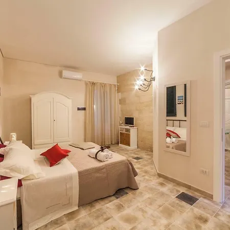 La Luna In Cortile 4* ليتشي