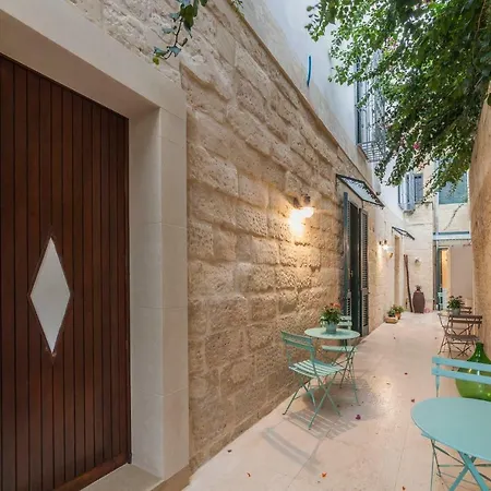 La Luna In Cortile 4*